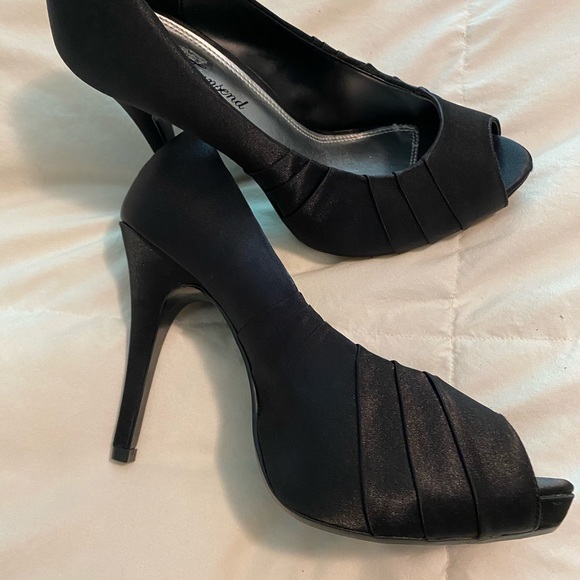 BLACK HEALS - Picture 2 of 5